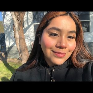 Meet your Posher, Ana